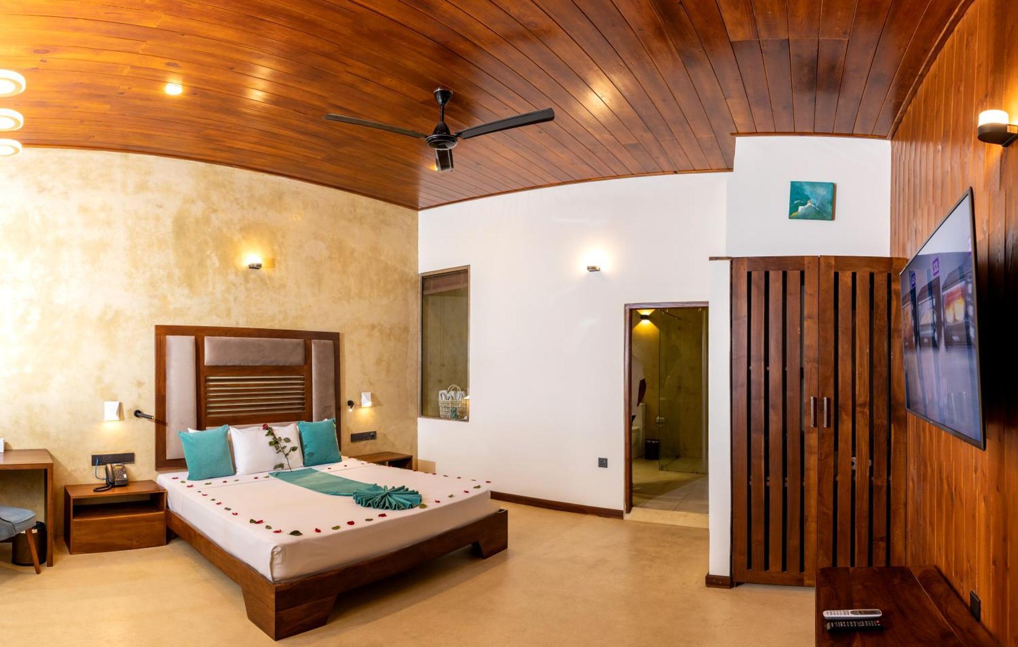 Seahorse Hotel & Spa Negombo Exterior photo